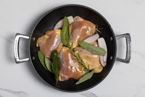 Preparazione Sovracosce di pollo in padella - Fase 1