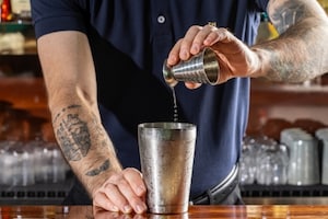 Preparazione Dirty Martini - Fase 1