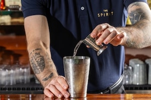 Preparazione Dirty Martini - Fase 2