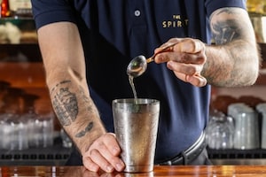 Preparazione Dirty Martini - Fase 2