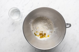 Preparazione Erbazzone con cavolo viola e feta - Fase 1