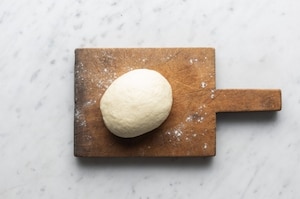 Preparazione Erbazzone con cavolo viola e feta - Fase 1