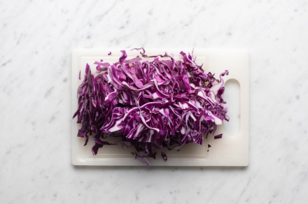 Preparazione Erbazzone con cavolo viola e feta - Fase 2 Preparazione Erbazzone con cavolo viola e feta - Fase 2