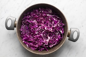 Preparazione Erbazzone con cavolo viola e feta - Fase 2