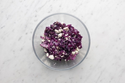 Preparazione Erbazzone con cavolo viola e feta - Fase 3 Preparazione Erbazzone con cavolo viola e feta - Fase 3