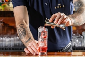 Preparazione Garibaldi cocktail - Fase 1