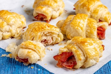 Mini croissant con prosciutto e grana