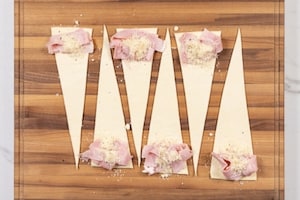 Preparazione Mini croissant con prosciutto e grana - Fase 1