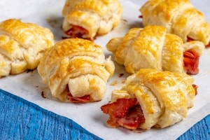 Preparazione Mini croissant con prosciutto e grana - Fase 2