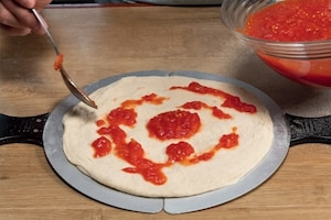 Preparazione Pizza Margherita con la 'nduja - Fase 2