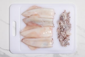 Preparazione Calamari ripieni in padella - Fase 1