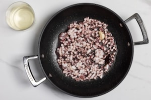 Preparazione Calamari ripieni in padella - Fase 1