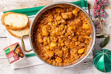 Spezzatino di manzo con patate e piselli 