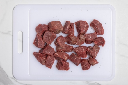 Preparazione Spezzatino di manzo con patate e piselli  - Fase 1 Preparazione Spezzatino di manzo con patate e piselli  - Fase 1