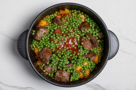 Preparazione Spezzatino di manzo con patate e piselli  - Fase 3 Preparazione Spezzatino di manzo con patate e piselli  - Fase 3