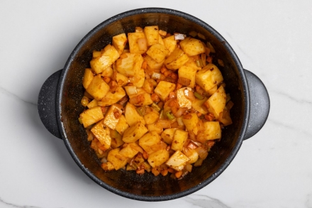 Preparazione Spezzatino di manzo con patate e piselli  - Fase 2 Preparazione Spezzatino di manzo con patate e piselli  - Fase 2