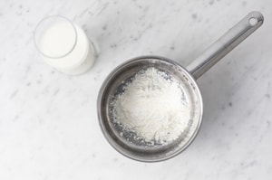 Preparazione Biancomangiare senza lattosio - Fase 1