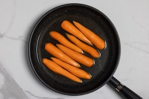 Preparazione Carote speziate in padella - Fase 1