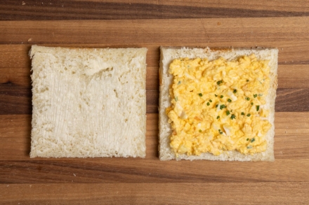 Preparazione Japanese egg sandwich - Fase 4 Preparazione Japanese egg sandwich - Fase 4