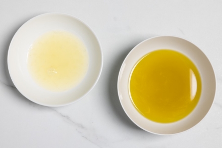 Preparazione Salsa salmoriglio - Fase 1 Preparazione Salsa salmoriglio - Fase 1