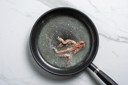 Preparazione Pasta burro e acciughe - Fase 1 Preparazione Pasta burro e acciughe - Fase 1