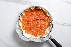 Preparazione Torta salata in padella con spianata e provola - Fase 1