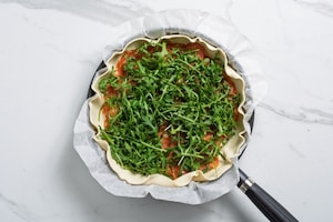 Preparazione Torta salata in padella con spianata e provola - Fase 2