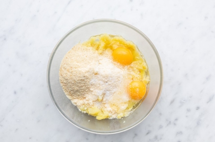 Preparazione Polpettone di patate - Fase 2 Preparazione Polpettone di patate - Fase 2