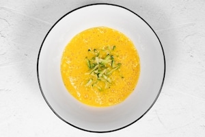 Preparazione Rotolo di frittata con Philadelphia - Fase 1