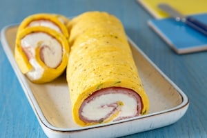 Preparazione Rotolo di frittata con Philadelphia - Fase 4