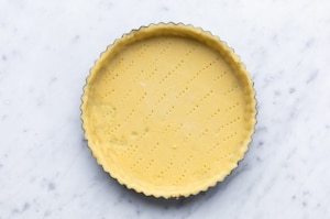 Preparazione Crostata crema e fragole - Fase 3