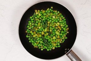 Preparazione Risotto asparagi e piselli - Fase 1