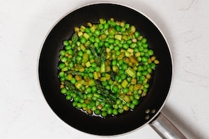 Preparazione Risotto asparagi e piselli - Fase 2