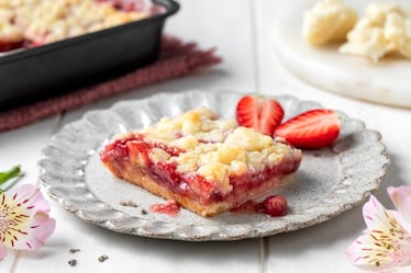 Sbriciolata fragole e grana 