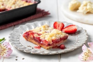 Preparazione Sbriciolata fragole e Grana Padano - Fase 5