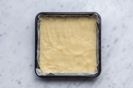 Preparazione Sbriciolata fragole e Grana Padano - Fase 2 Preparazione Sbriciolata fragole e Grana Padano - Fase 2