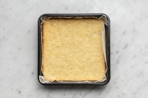 Preparazione Sbriciolata fragole e Grana Padano - Fase 2