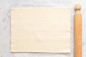 Preparazione Sfoglie dolci alle fragole - Fase 1