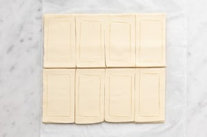 Preparazione Sfoglie dolci alle fragole - Fase 2