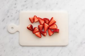Preparazione Sfoglie dolci alle fragole - Fase 3