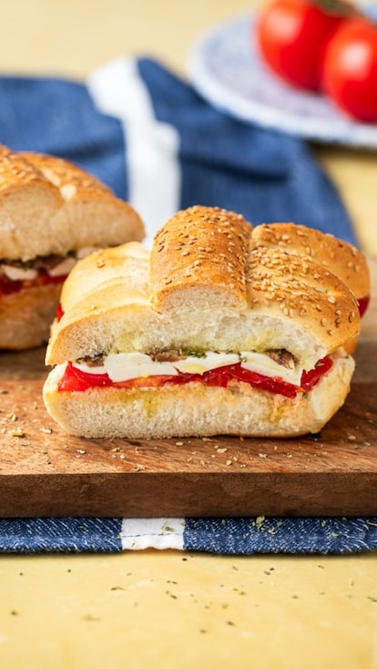 Se avete assaggiato almeno una volta il pane cunzato, sapete che crea dipendenza!