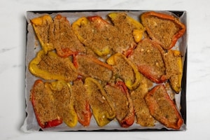 Preparazione Peperoni gratinati al forno - Fase 4