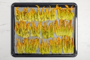 Preparazione Chips di fiori di zucca - Fase 2