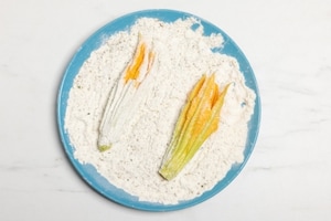 Preparazione Fiori di zucca in padella - Fase 2