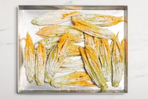 Preparazione Fiori di zucca in padella - Fase 3