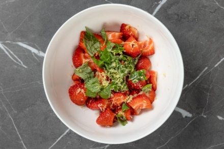 Preparazione Fragole e burrata - Fase 3 Preparazione Fragole e burrata - Fase 3