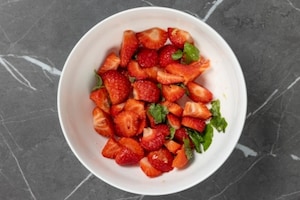 Preparazione Fragole e burrata - Fase 3