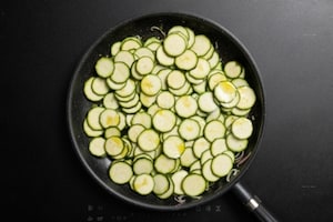 Preparazione Frittata di zucchine al forno - Fase 2