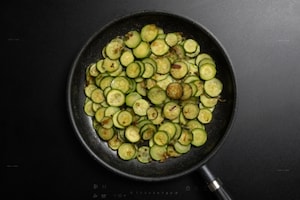 Preparazione Frittata di zucchine al forno - Fase 2