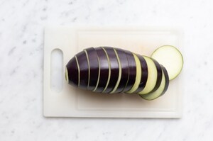 Preparazione Petto di pollo alla norma - Fase 1